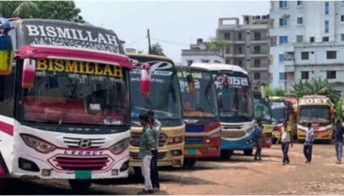 ​নাটোরে বাস আটকের জের, রাজশাহীর সঙ্গে সারাদেশের বাস চলাচল বন্ধ