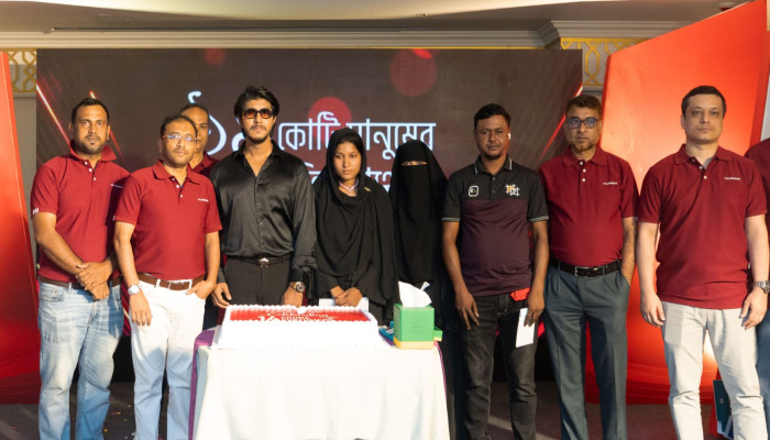 ১৪ কোটিতে সিম্ফনি