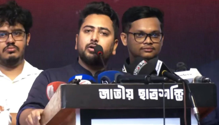 সরকার স্বৈরতান্ত্রিক পথে হাঁটা শুরু করেছে: নাহিদ ইসলাম