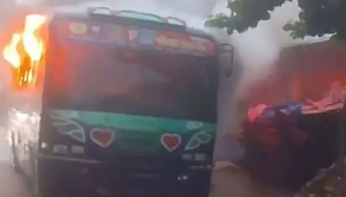 হাইকোর্ট ও শিল্পকলার সামনে ককটেল বিস্ফোরণ, পল্লবীতে বাসে আগুন