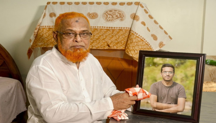 সাত বছরেও শেষ হয়নি আবরার হত্যার বিচার, রায় কার্যকরের আশায় বৃদ্ধ মা-বাবা