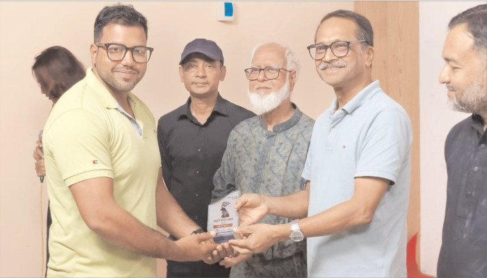‘কালো বিড়াল’ চলচ্চিত্রে অভিনয় করে সম্মাননা স্মারক পেলেন সাংবাদিক মেহেদী হাসান অন্তর