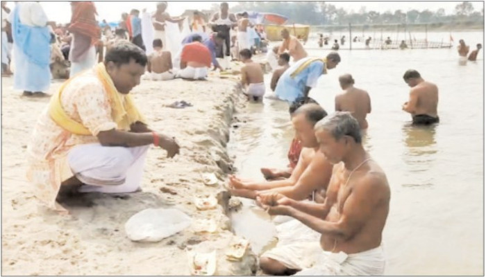 পঞ্চগড়ে ত্রিস্রোতা বদেশ্বরী মন্দিরে মহালয়ার পূর্ণ্যস্নান ও পূজার্চনায় হাজারো পূর্নার্থীর ঢল