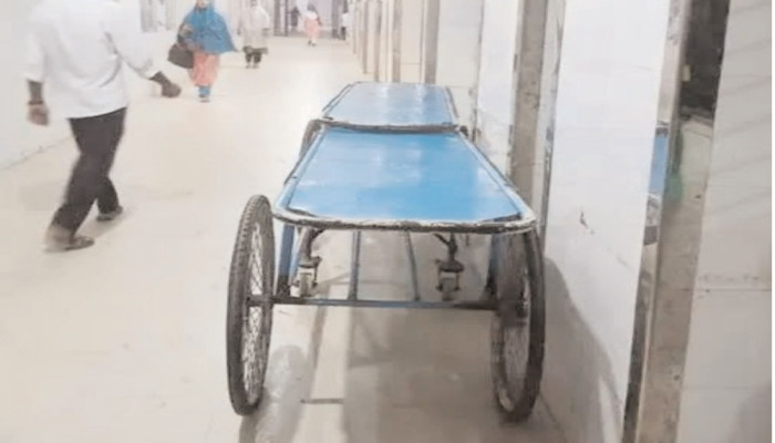 শেবাচিমে ট্রলি সংকট, ভোগান্তিতে রোগীরা