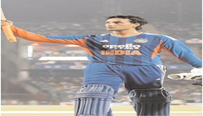 সূর্যকুমারকে পেছনে ফেলে অভিষেকের বিশ্বরেকর্ড