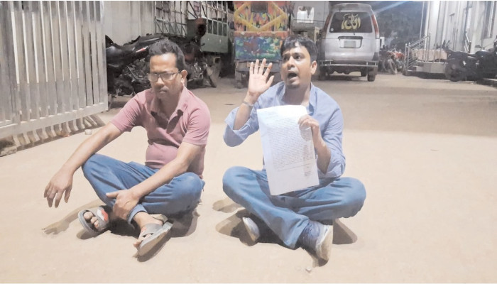 দুই ভাইয়ের অনশনের পর মালিকের নামে মামলা