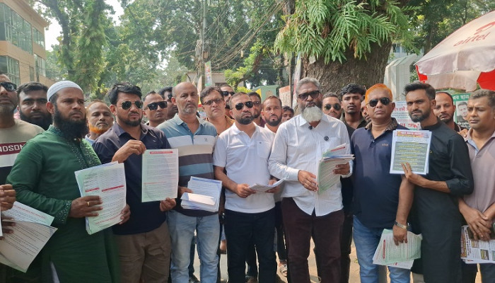 ​মাগুরায় সার ও জ্বালানি সংকটের প্রতিবাদে স্বেচ্ছাসেবক দলের লিফলেট বিতরণ