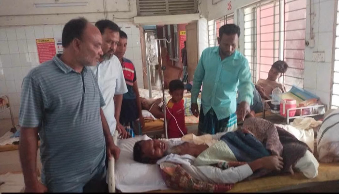 গৌরনদীতে তিন শতাধিক রোগীকে বিনামূল্যে চক্ষু সেবা দিলো ভাষা সৈনিক কাজী গোলাম মাহবুব ফাউন্ডেশন
