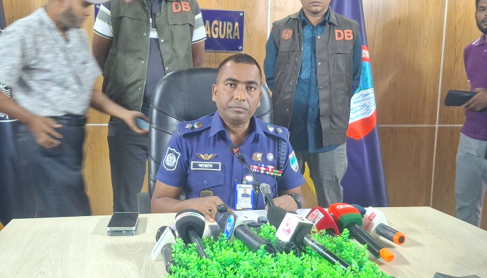 ​মাগুরায় ৪ হাজার পিস ইয়াবাসহ দুই নারী গ্রেপ্তার, ৬ লাখ টাকা ও গাড়ি উদ্ধার
