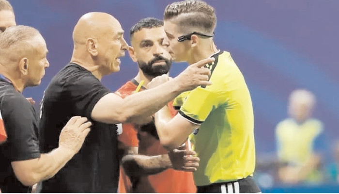 রেফারির সমালোচনা করে তিন ম্যাচ নিষিদ্ধ মিশর কোচ