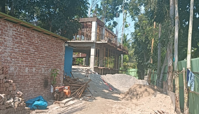 ধীর গতিতে কাজ চলায় নির্ধারীত সময়ে শেষ হচ্ছে না রিভার প্রকল্পের ৬৭ টি প্রাথমিক বিদ্যালয়ের  নির্মাণ কাজ