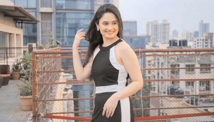 ভুয়া ফেসবুক আইডি থেকে সাবধান থাকতে বললেন ঐশী